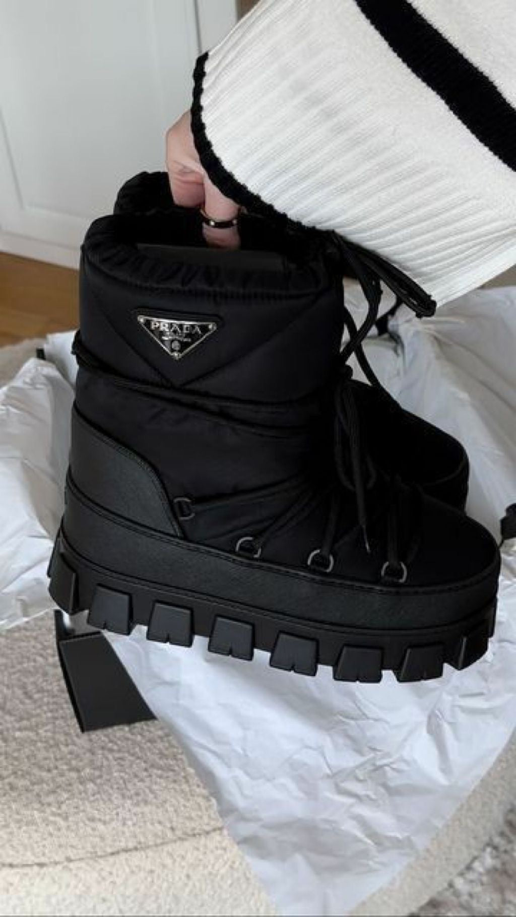 Paola Denika Boots