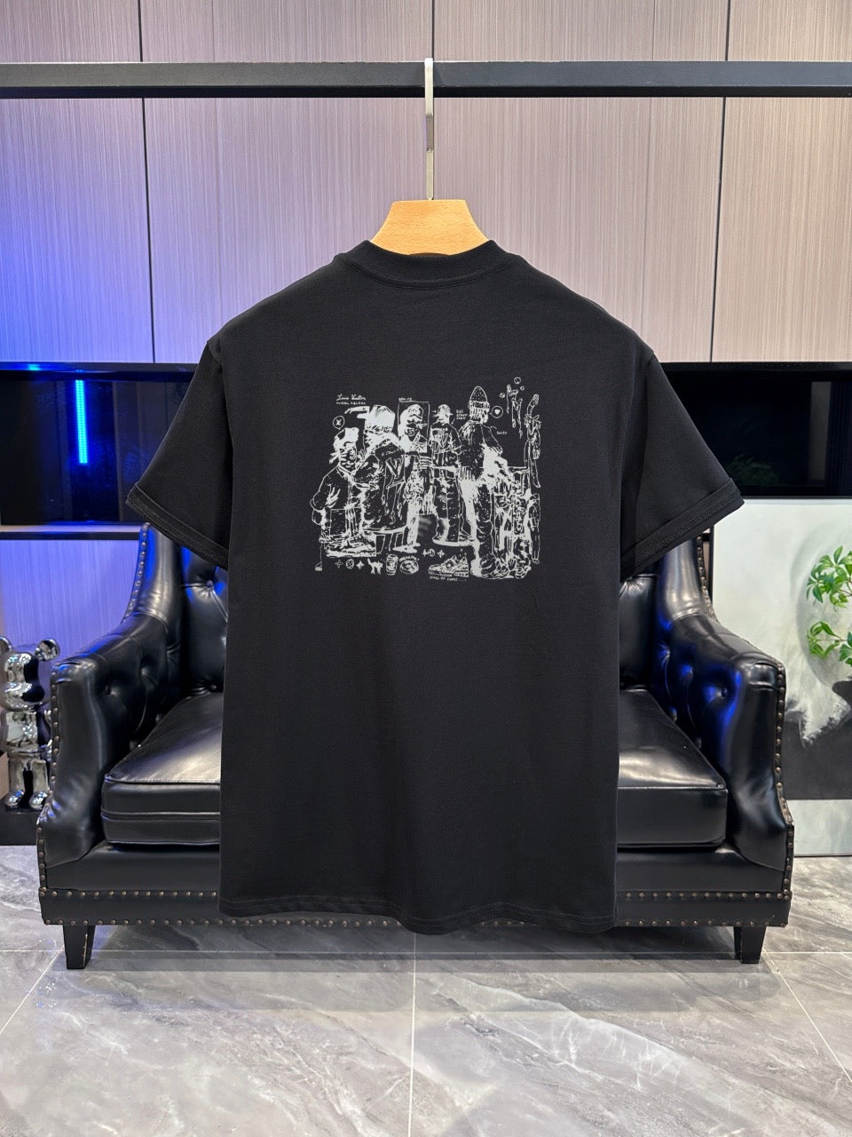 Men’s short sleeve black Louis Vuitton T Shirt 