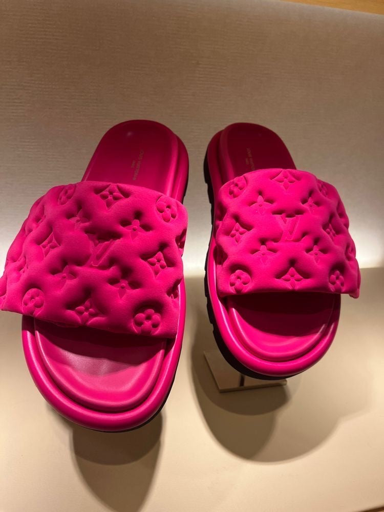 Loala Tenka Slides