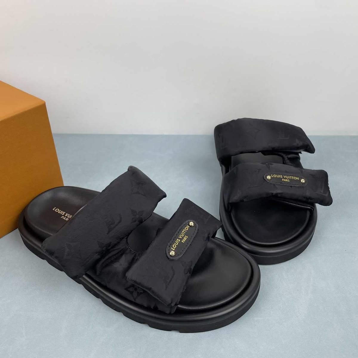 Loala Rinta Slides