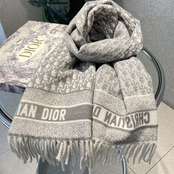 Dila Centra Scarf