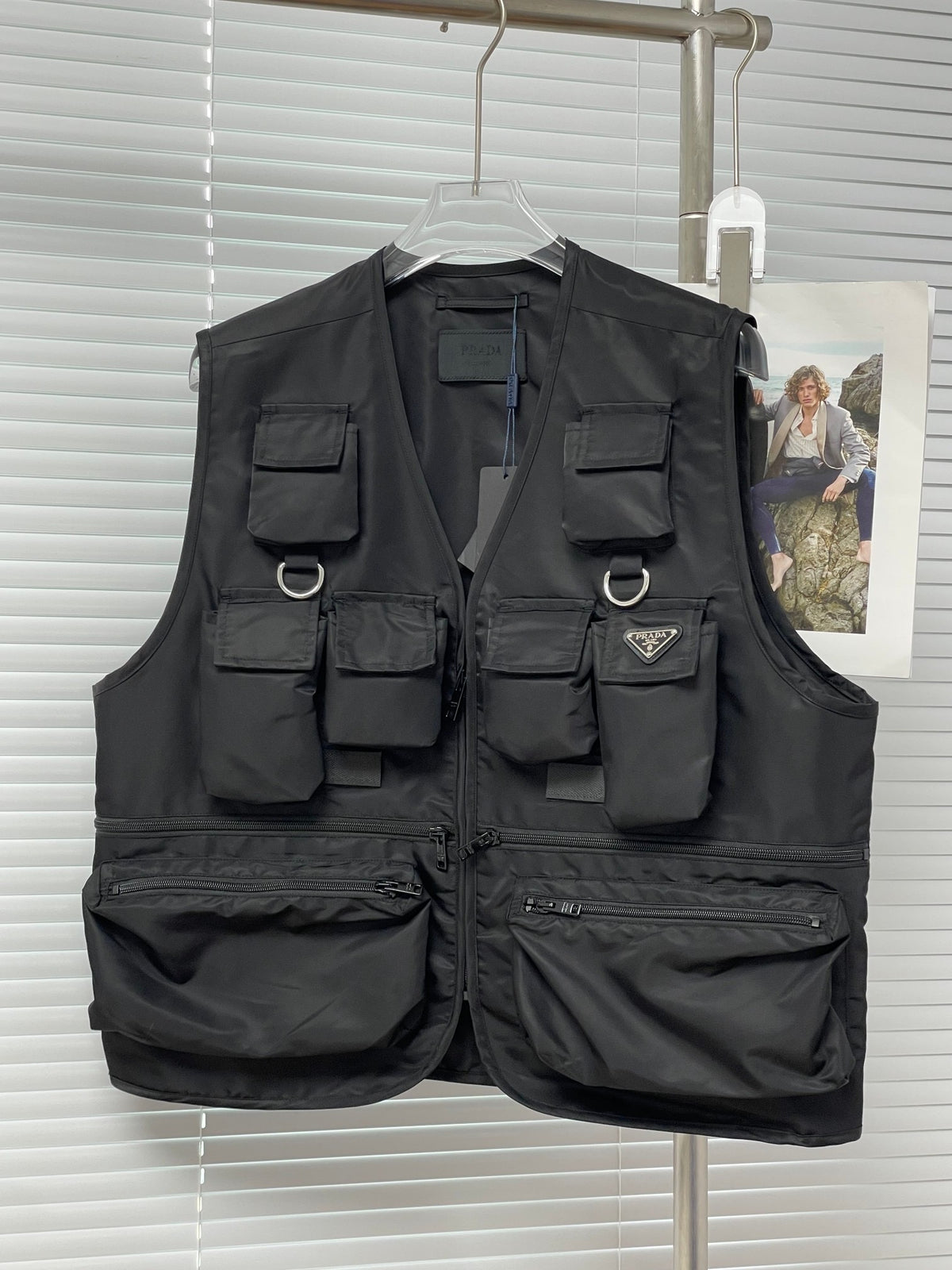 Poala Vest