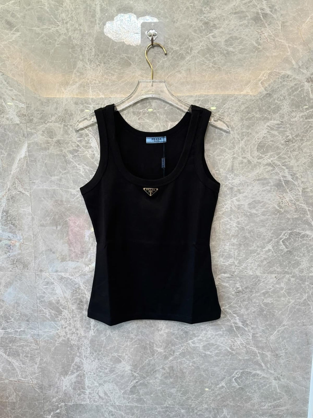 Poala Vest