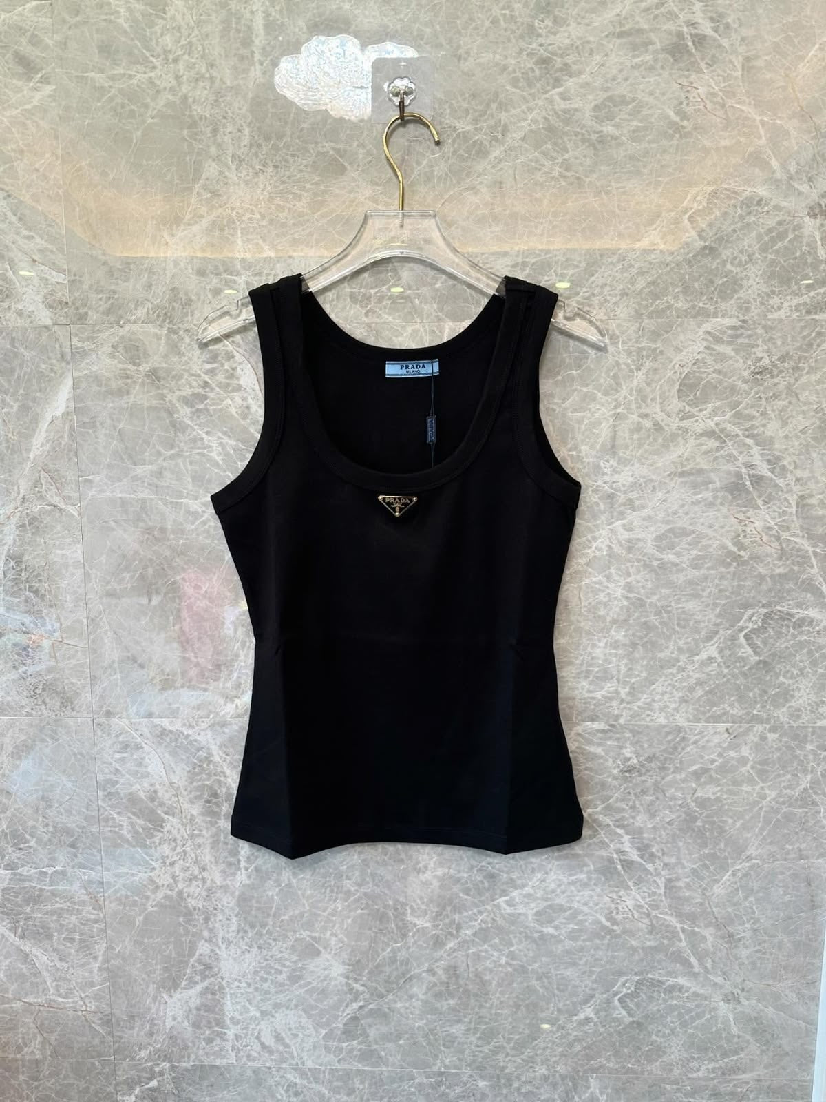 Poala Vest