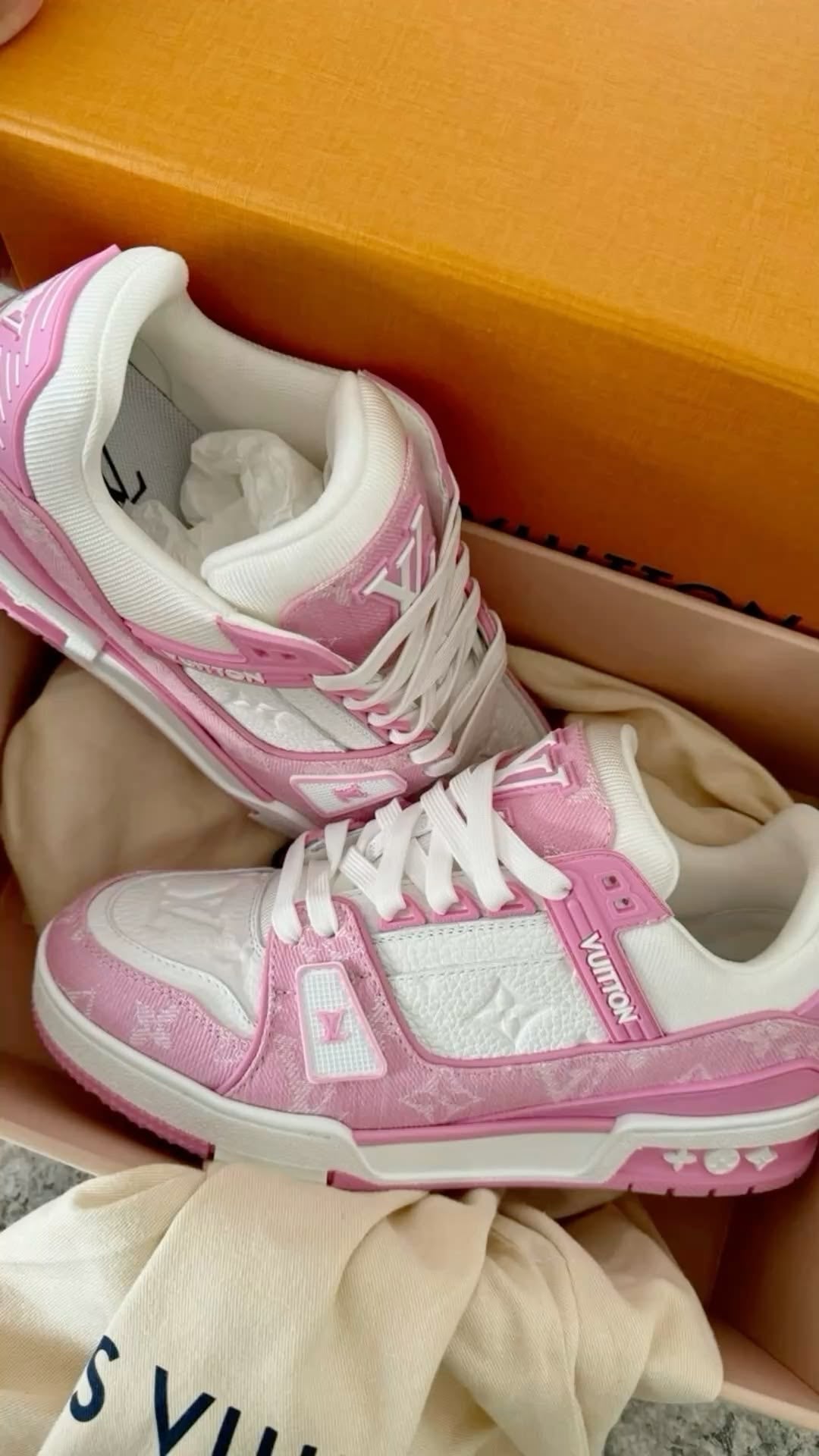 Loala Pinka Sneakers