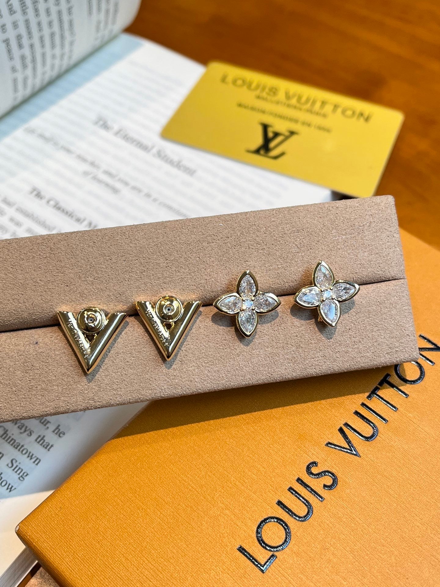 Loala Seda Studs