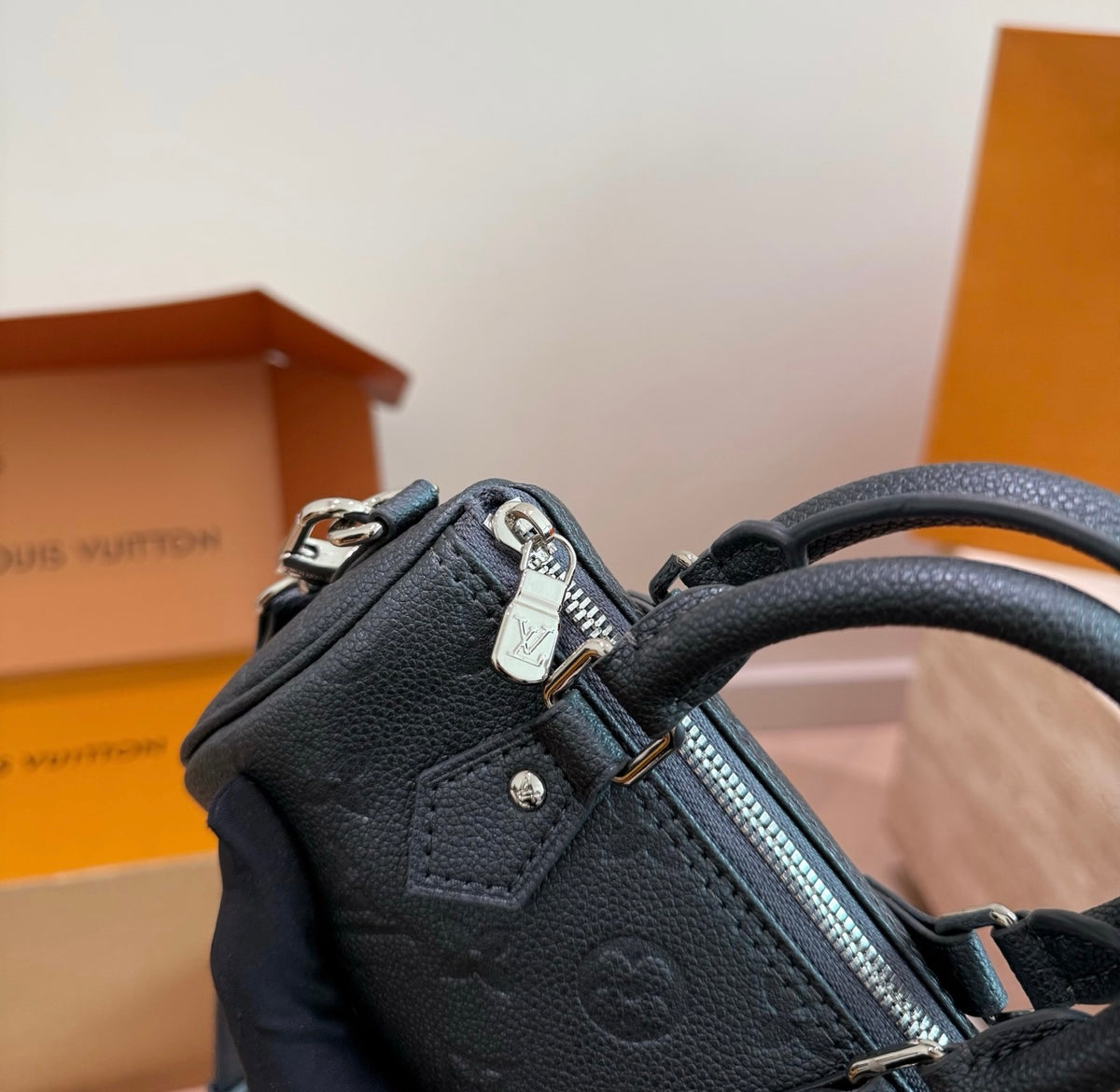 Loala Black Speedy