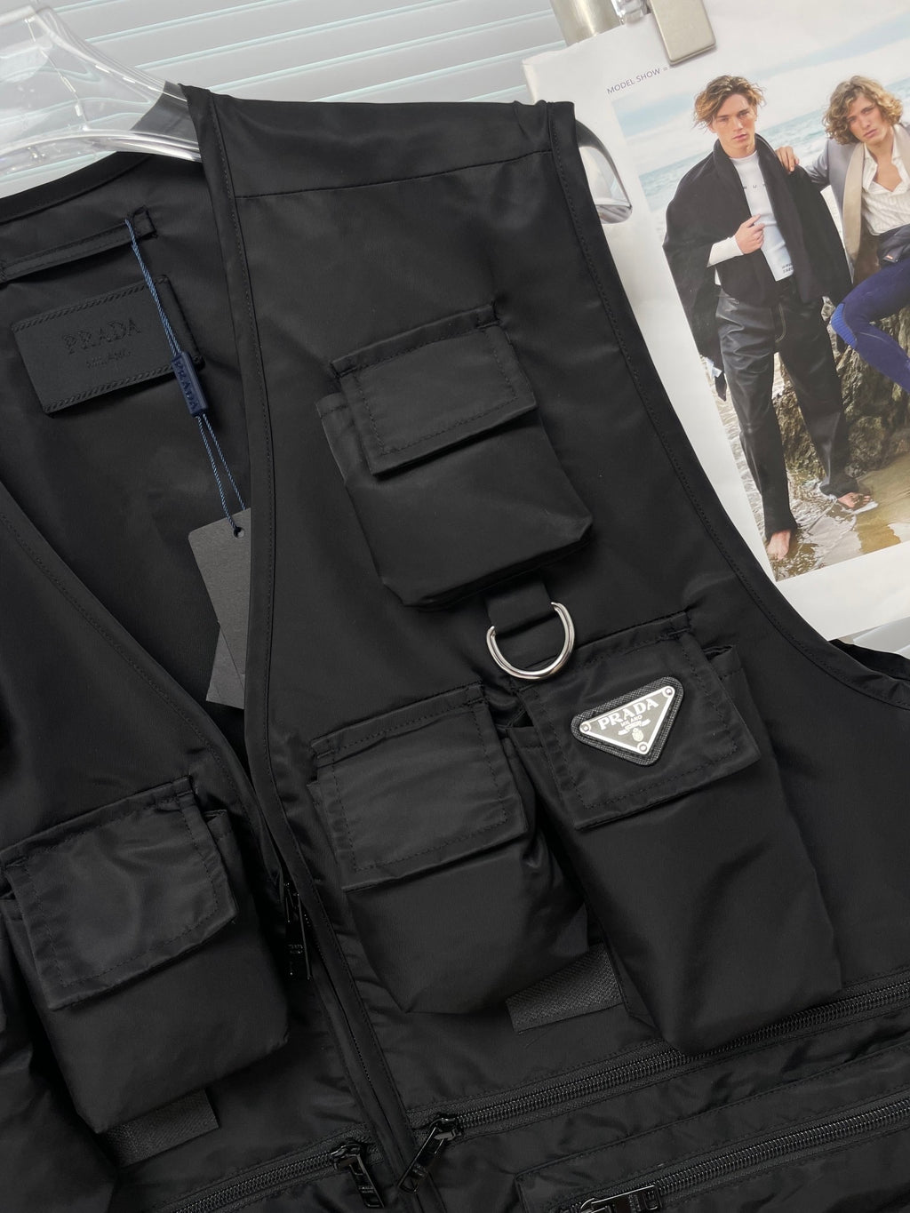 Poala Vest