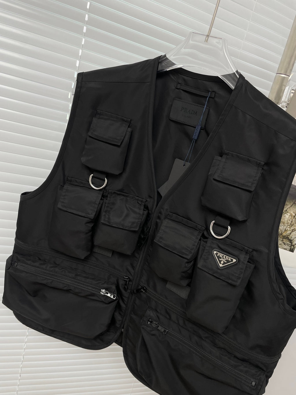Poala Vest