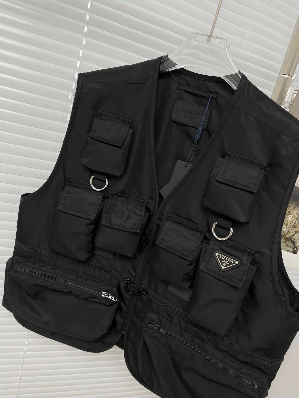 Poala Vest
