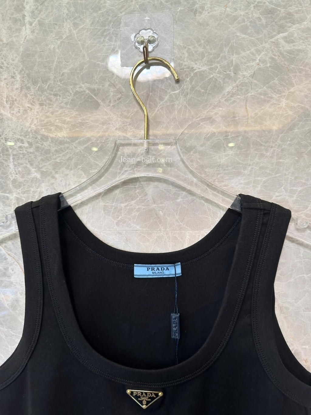 Poala Vest