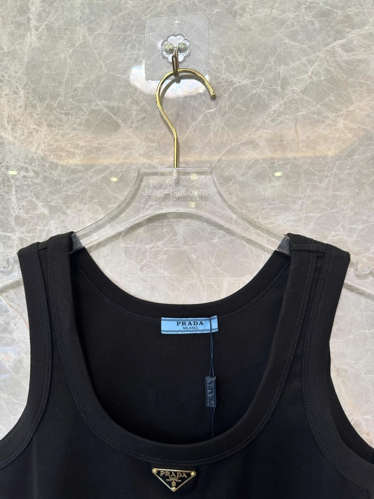 Poala Vest