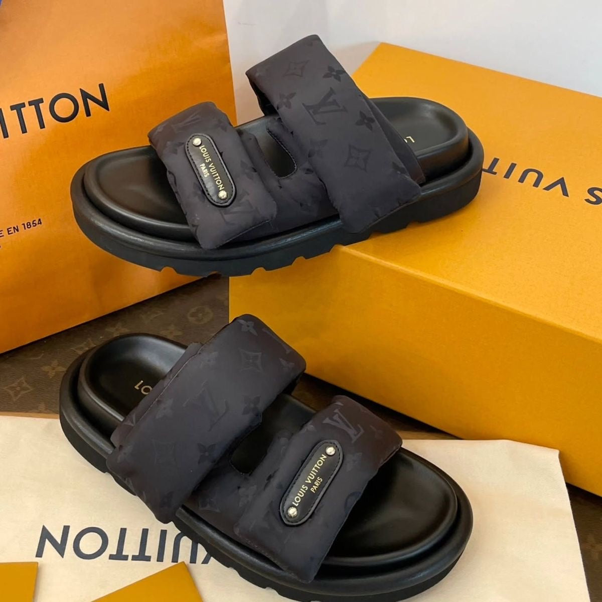 Loala Rinta Slides