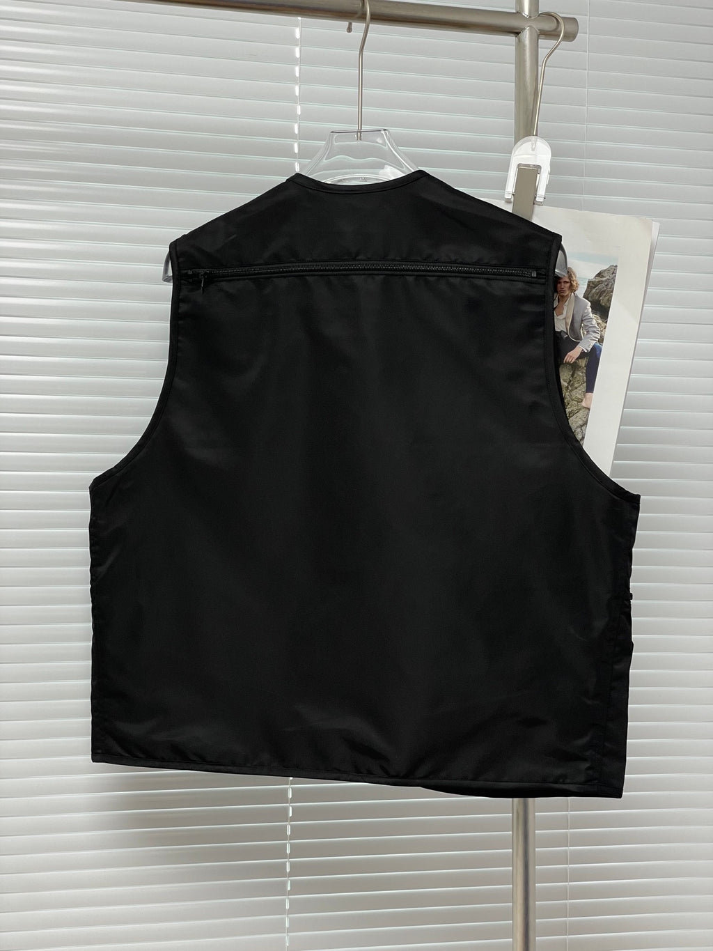 Poala Vest