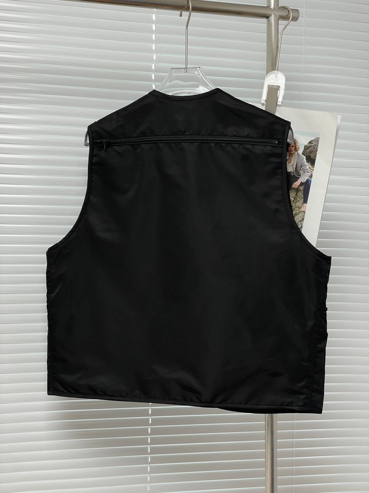 Poala Vest