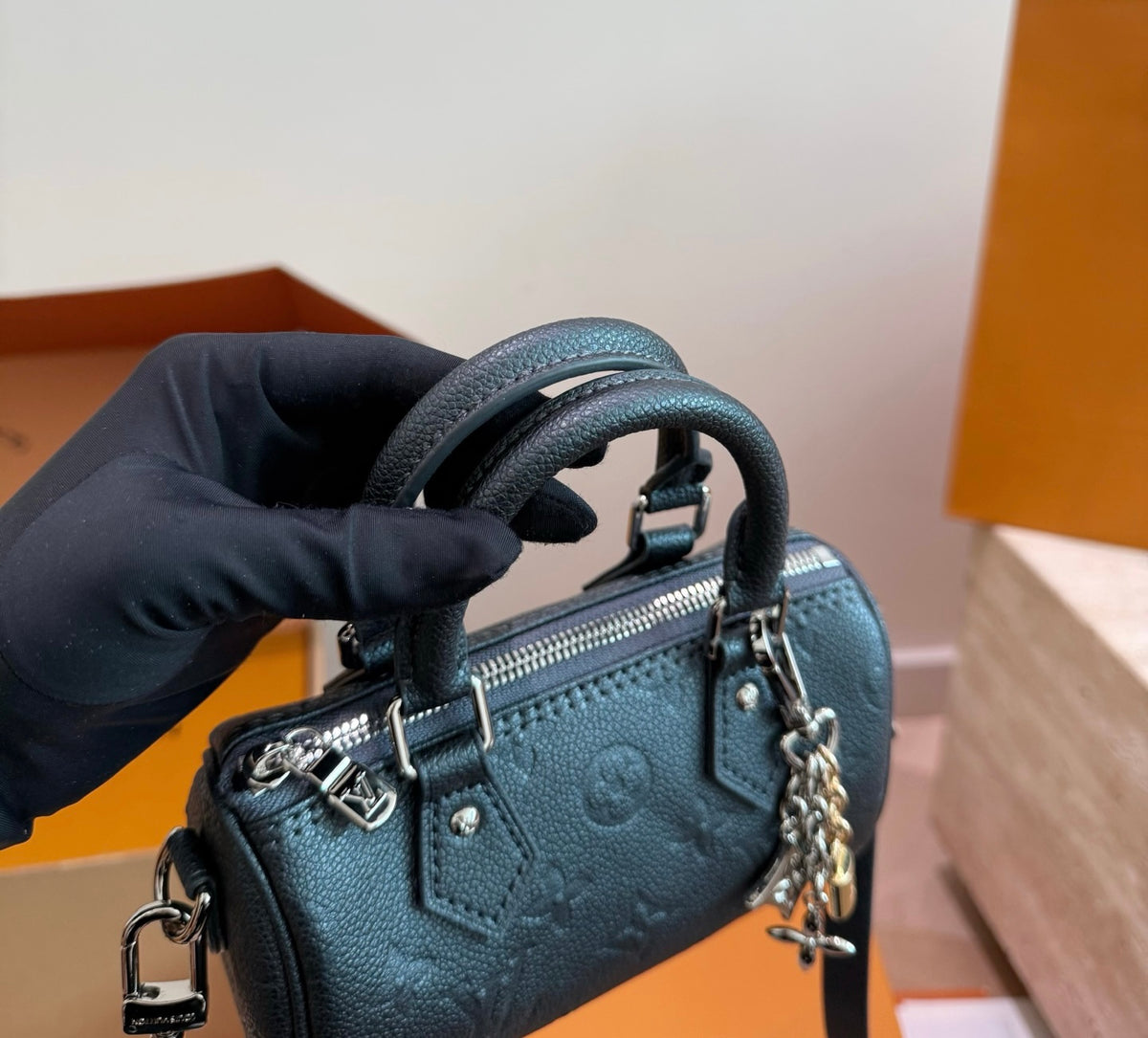 Loala Black Speedy