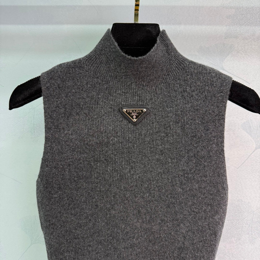Poala Rosa Vest