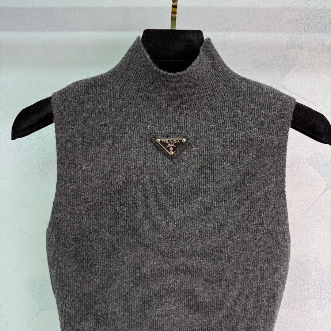 Poala Rosa Vest
