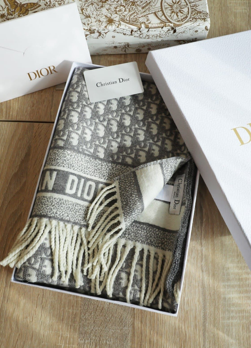 Dila Centra Scarf