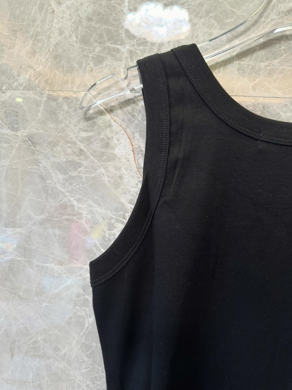 Poala Vest