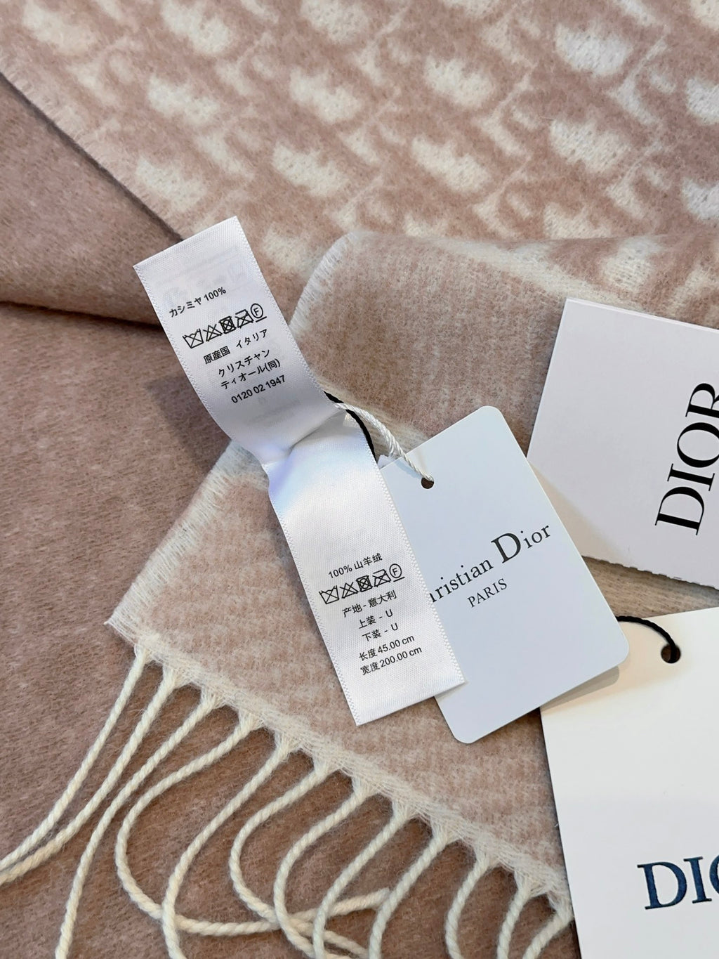 Dila Retzi Scarf