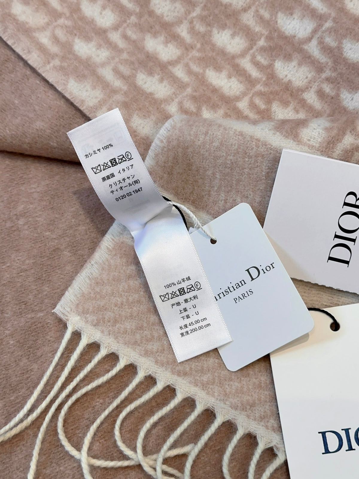 Dila Retzi Scarf