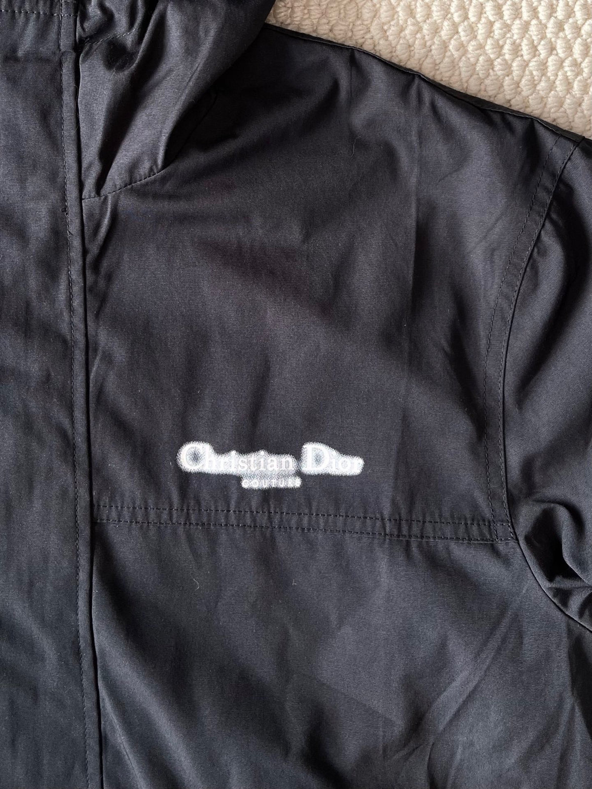 Dila Windbreaker