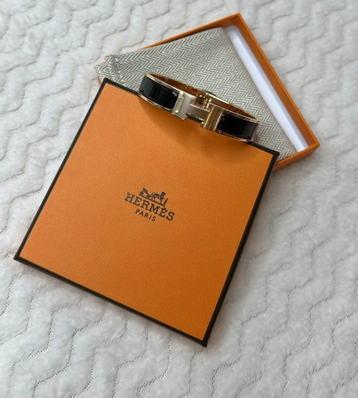 Hima Destri Bangle