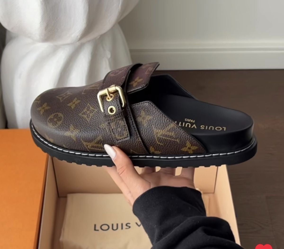 Loala Finka Slides
