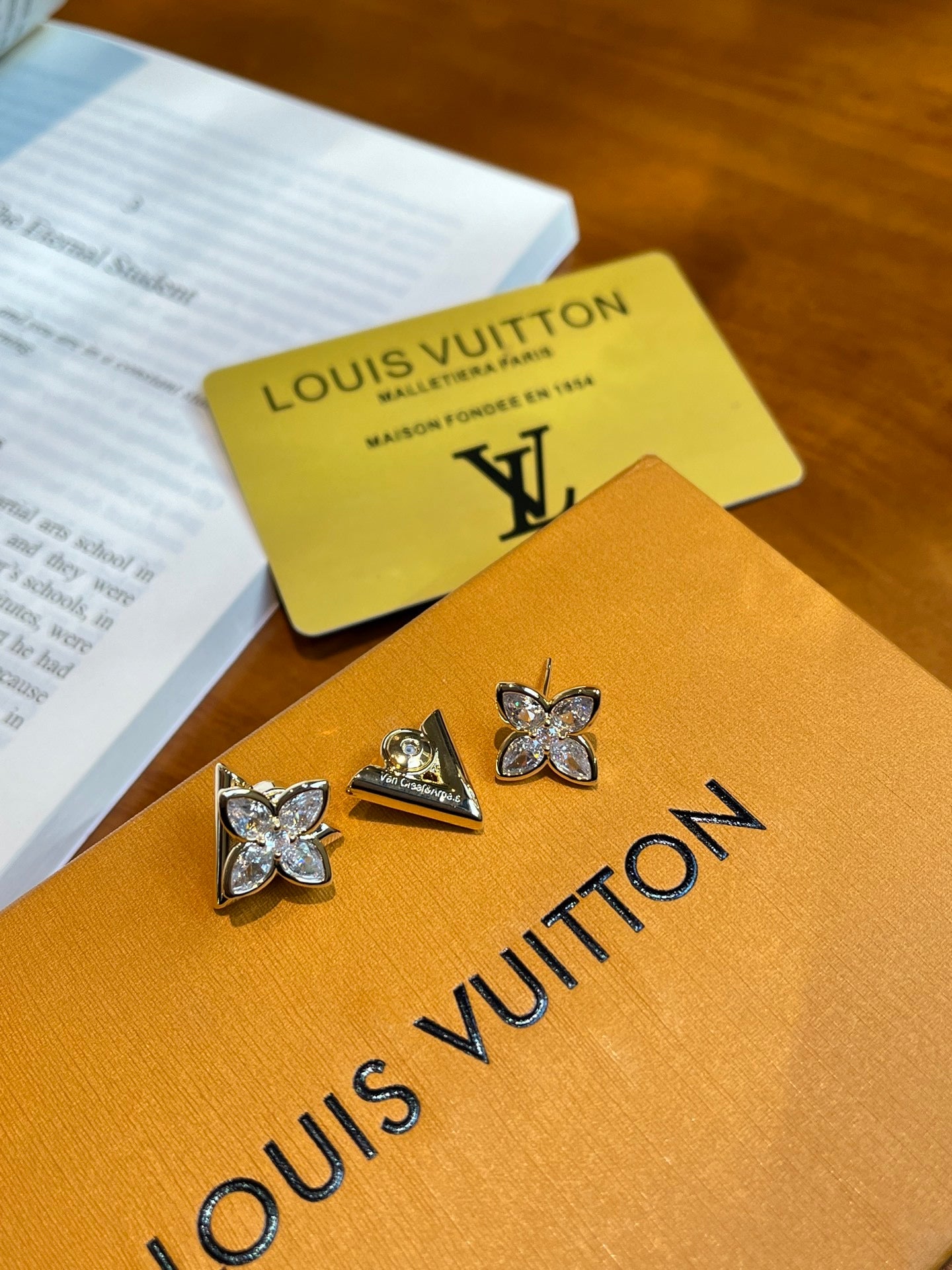 Loala Seda Studs
