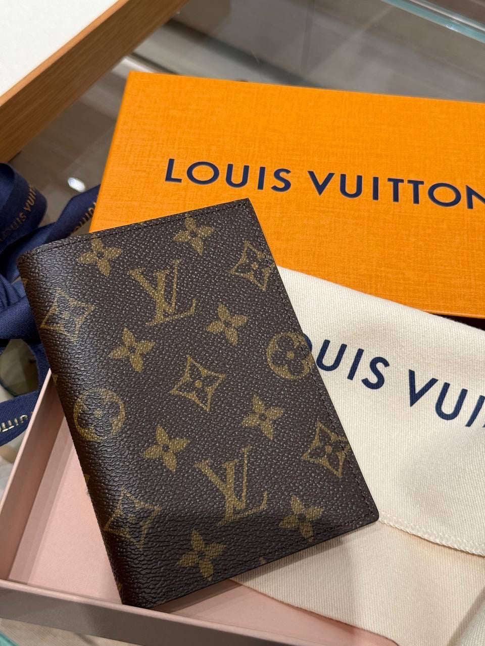 Loala Passport Holder
