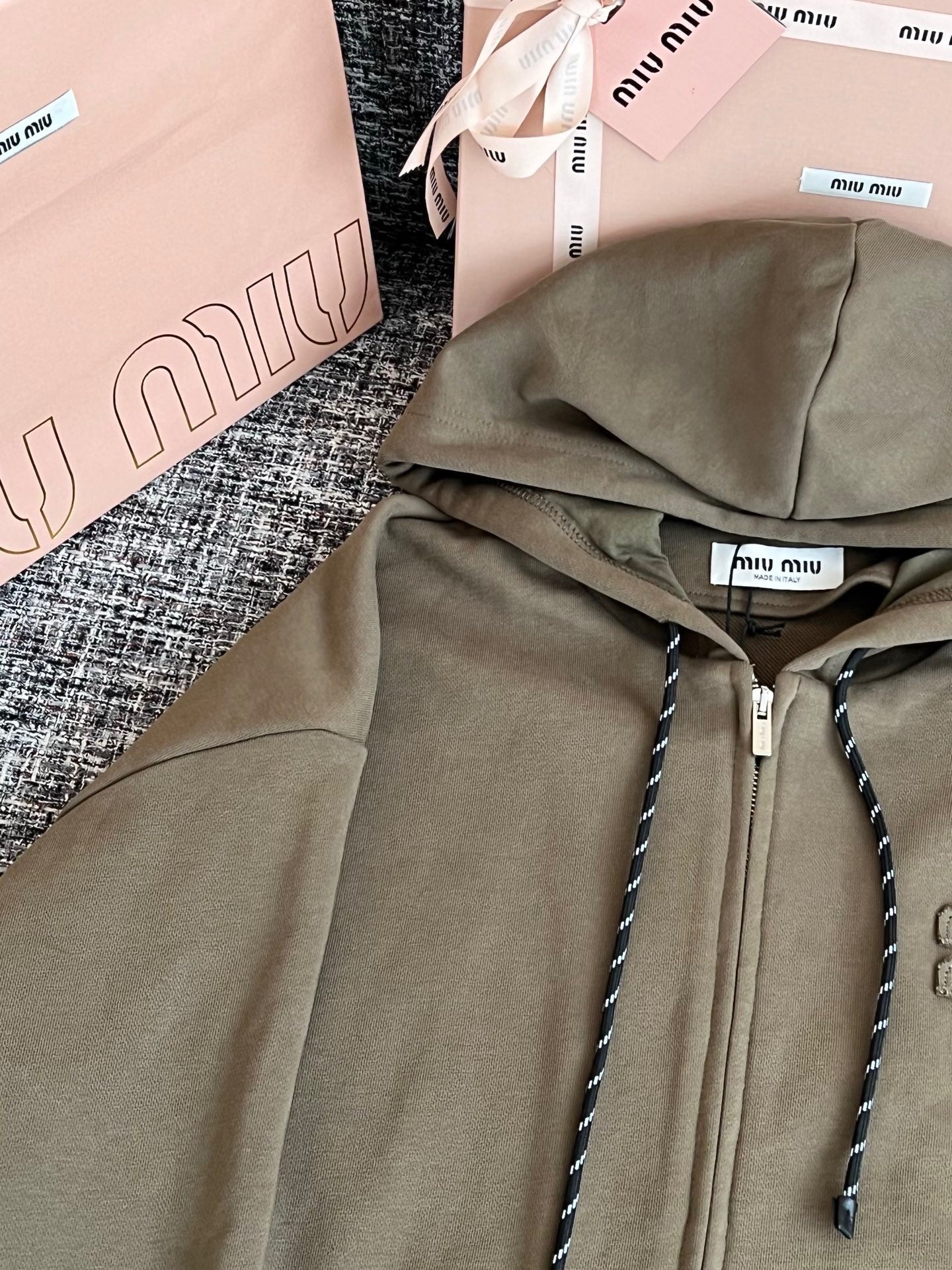 Bina Hoodie