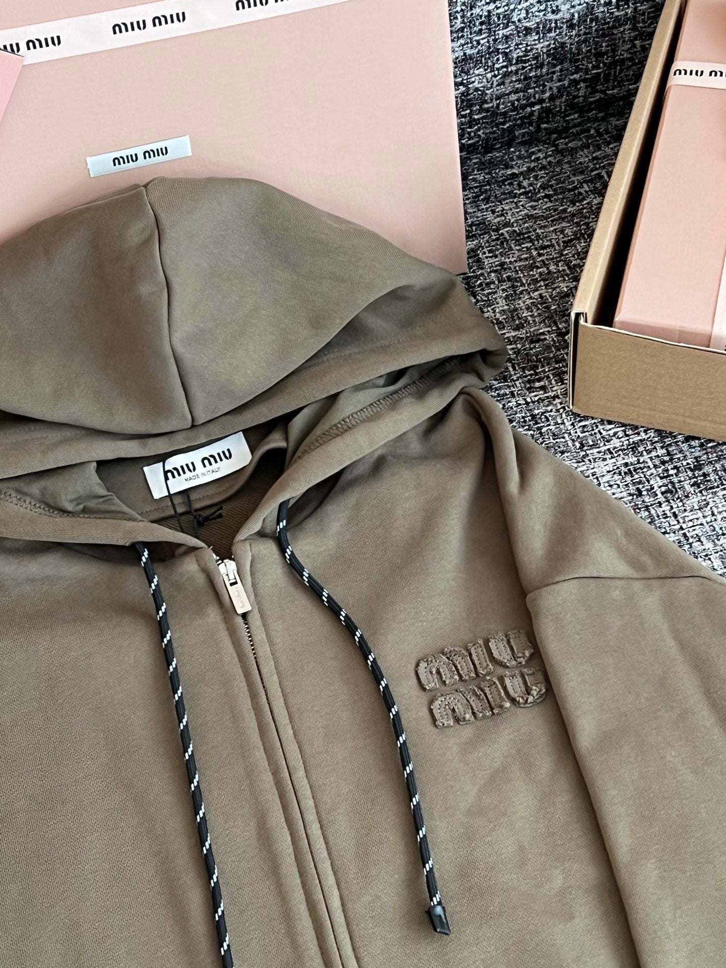 Bina Hoodie